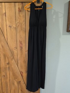 Black Sleeveless V-Neck Maxi Dress